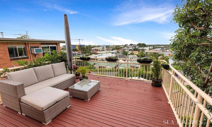 Tweed Heads House | Panoramic Sunrise Views - Charming 2BR Flat