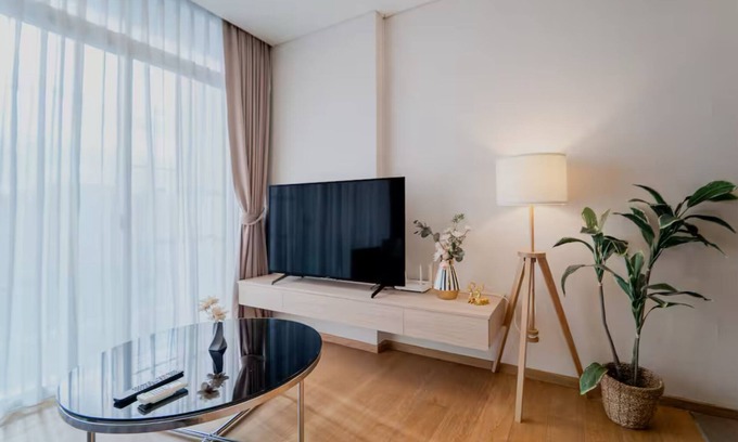 Khlong Toei Condo | Panoramic 2BR near Ekkamai with Infinity Pool