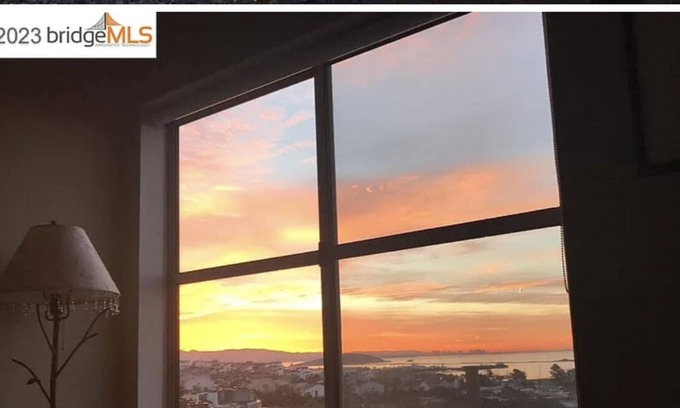 Point Richmond Condo | Panoramic view 2 bedroom STR April/May/June Pt Richmond