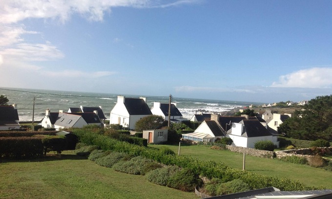 Plozevet House | Panoramic view of Audierne bay, the beach on foot!