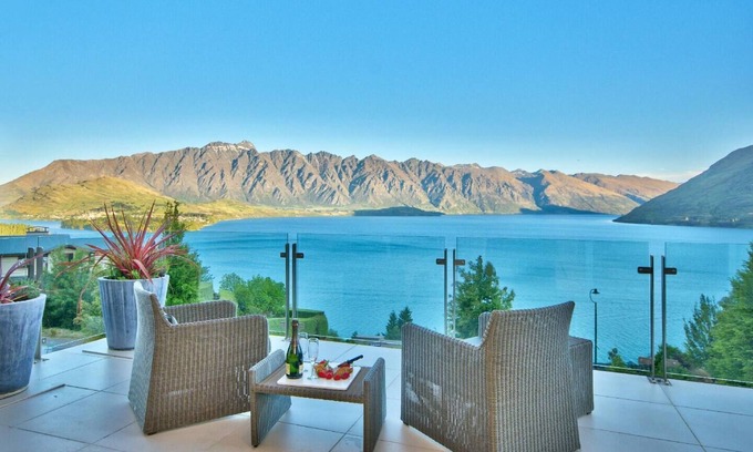 Fernhill House | Panoramic Views 4 bed 4.5 bath,close to Queenstown