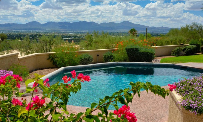 Sin Vacas House | Panoramic Views, A Great Location, Gated Community, Relax near Golf & Shopping