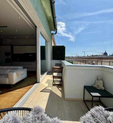 Belvaros - Lipotvaros Apartment | Panoramic Views - Luxury Downtown Home