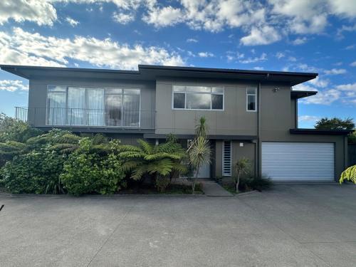 Te Tii House | Panoramic Views