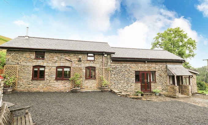 Llandrindod Wells House | PANT Y RHEDYN, pet friendly, character holiday cottage in Rhayader