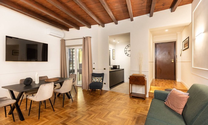 Rione III Colonna Apartment | Pantheon Apartment with Terrace