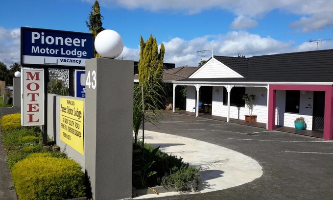 Papakura Hotel | Papakura Pioneer Motor Lodge & Motel