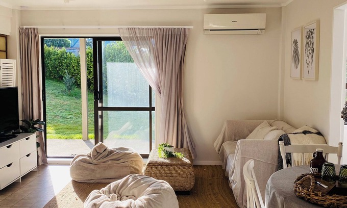 Papamoa Beach Apartment | Papamoa Beach-Step to the water, restaurants & cafen2 Bdrm lower level apartment