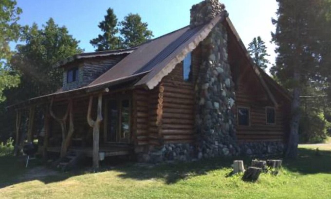 Drummond House | Papins Resort Cabin #8