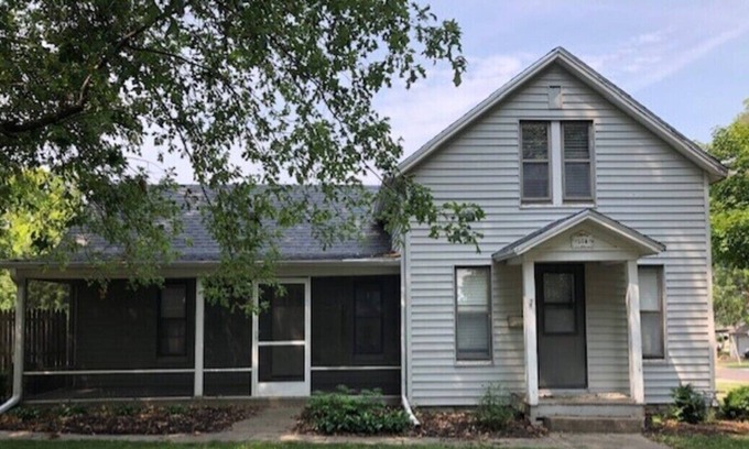 Papillion House | Papio Retreat - Walk to Downtown