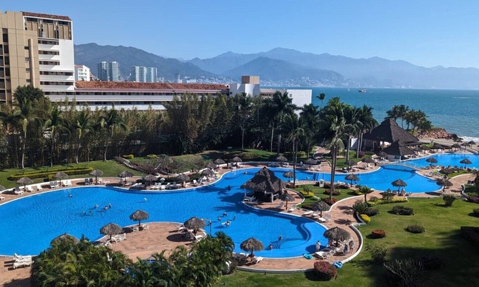 Marina Vallarta Condo | Paradise at Shangrila, Beachfront