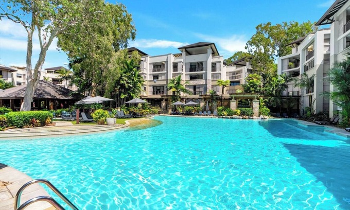 Palm Cove Apartment | Paradise Bound A Rooftop Resort Retreat