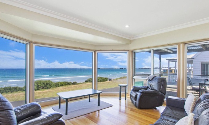 Port Fairy House | Paradise Cove - overlooking East Beach