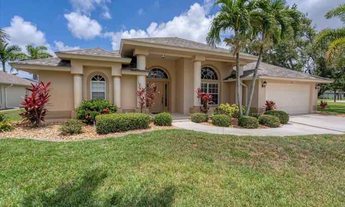 White Marsh House | Paradise Found - 17 Medalist Circle
