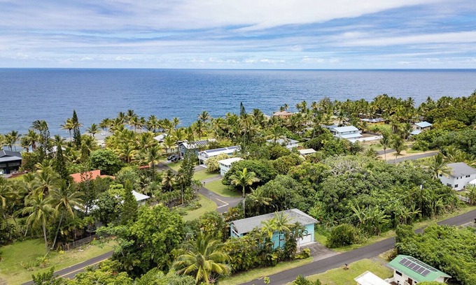 Kapoho House | Paradise found! 3 bedroom home with large lanai, AC and 2 blocks from the ocean