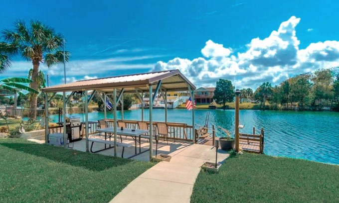 Hernando Beach House | Paradise - Golf Cart Rental, Kayaks, Paddle Boat, Fishing & Swimming