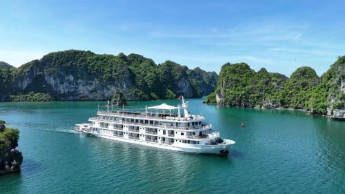 Ha Long Boat Rental | Paradise Grand Cruise - Lan Ha Bay