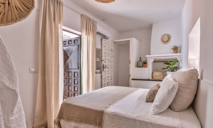 Canillas de Aceituno Bed & Breakfast | "Paradise in Andalusia at Encanto Guesthouse"