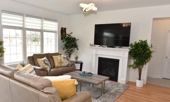 Carrying Place House | Paradise in Prince Edward County W/ HOT TUB & SAUNA