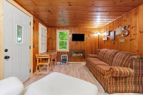 Carp Lake Villa | Paradise Lake Hidden Gem