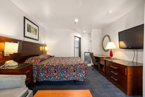 Winnetka Hotel | Paradise Lodge - Canoga Park, Los Angeles