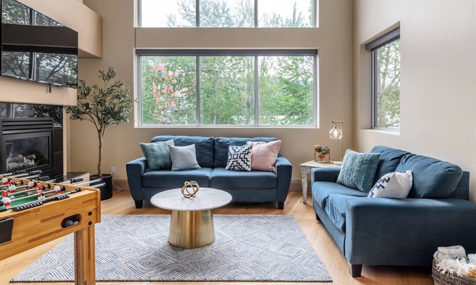 Okanagan-Similkameen Condo | Paradise Lofts (The Miami) - Downtown -1 block to the beach