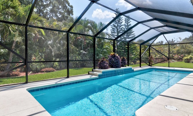 Sebastian Highlands House | 🍹🌞 Paradise Oasis! Beautiful Heated Pool, Pet Friendly, Wi-Fi, Near Beaches!