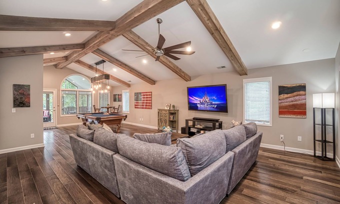 Westport House | Paradise on Lake Norman|Waterfront|Kayaks|Fire Pit|Boat Rental