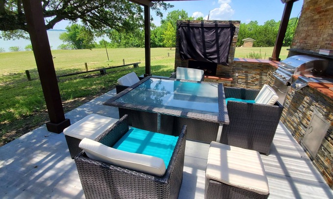 Clear Lake House | Paradise on the Lake with 2 acres of Lake Frontage and Access to the Lake