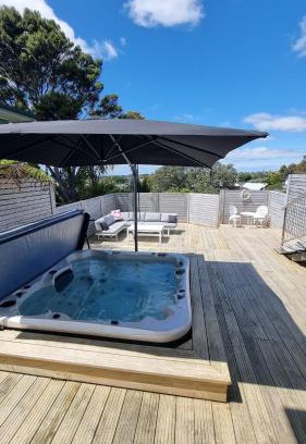 Mairangi Bay Bed & Breakfast | Paradise on the Shore Auckland with large Spa Pool