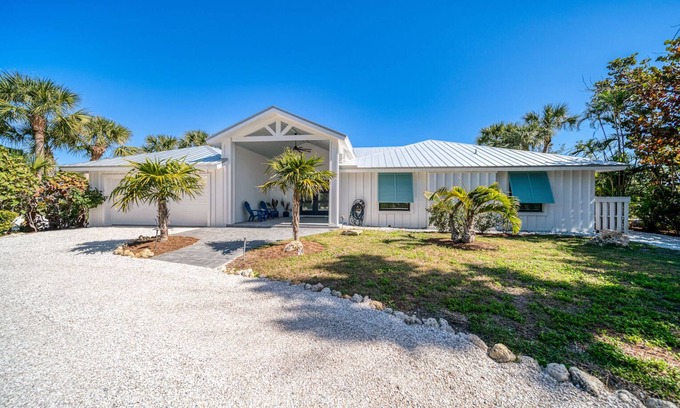 Chateaux Sur Mer House | Paradise Palms: Gorgeous Home on Sanibel Island!