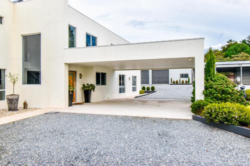 Clarence Point House | Paradise Point - Entire home in Clarence Point, Tasmania Australia, 10 guests 7 bedrooms 7 beds 3 baths