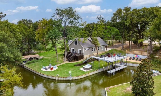 Cedar Creek Reservoir House | Paradise Point Lakefront Getaway, Beach, Hot Tub