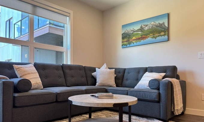 Golden Condo | Paradise Point @ Riverstone - DT Condo Mnt Views