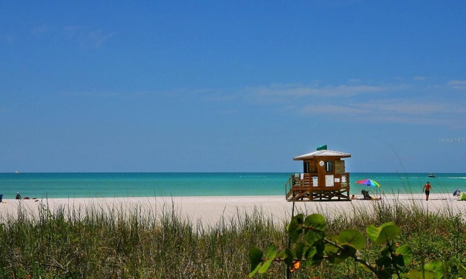 Peridia Country Club House | Paradise Pool home 3 near IMG Academy & Siesta Key Beach