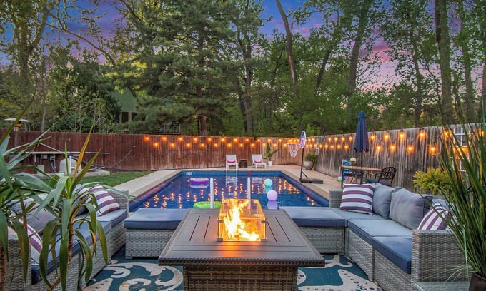 West Omaha House | Paradise Pool House
