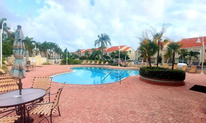 Isla del Sol Apartment | Paradise Sol-2Bd/2Ba Condo on Golf Course Near Bch