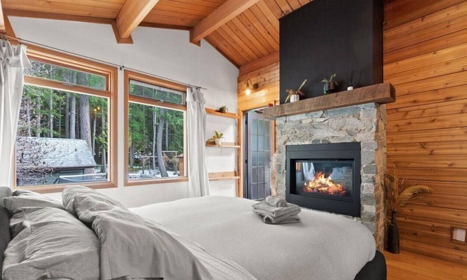 Woodfibre Cabin | Paradise Valley scandinavian spa retreat