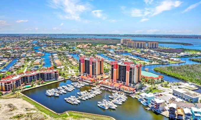 Cape Harbour Condo | Paradise View | Cape Harbour Luxury Condo 2/2