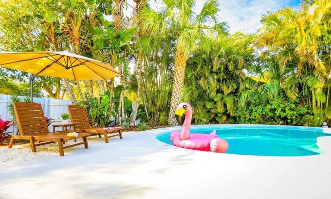 Largo House | Paradiso Largo - 5 min Beach, Pool, Bikes, Grill & Games