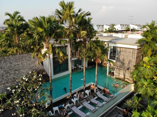 Racha Thewa Hotel | Paragon Inn