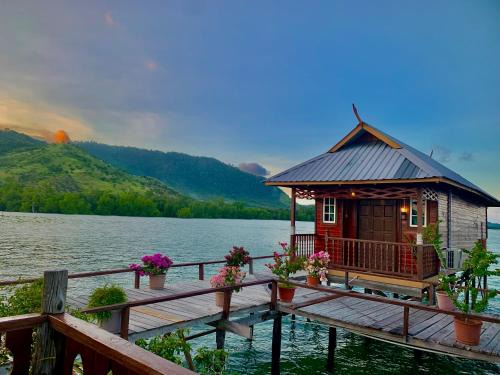 Semporna Resort | Parapat Water Village Resort