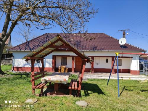 Poroszlo Apartment | Parasztház Poroszló