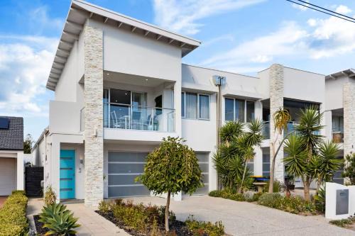 West Beach Apartment | Parea on Cavendish - Luxe Beachside Living