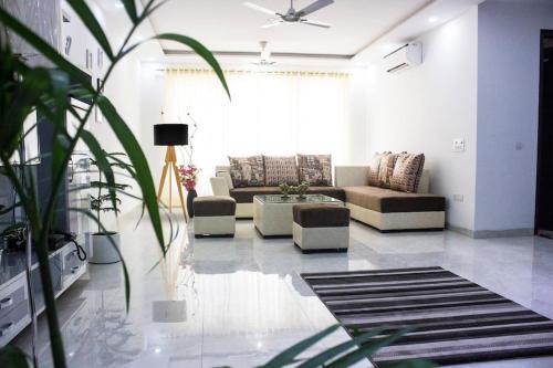 Sushant Lok Apartment | Parfait Street 3Bhk Service Apartment Near Fortis