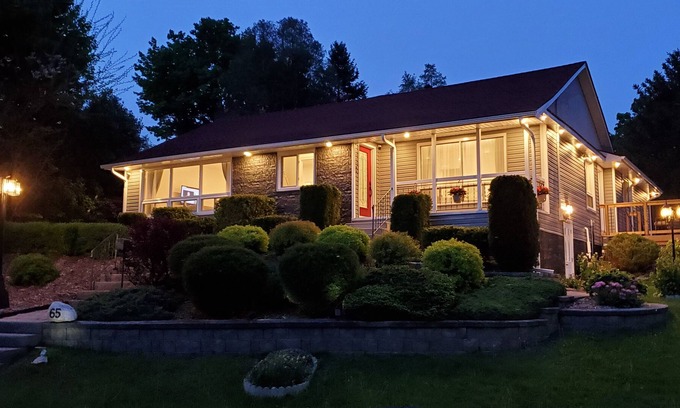 Paris House | Paris Downtown - Modern Luxury Semi-Detached with Ample Backyard