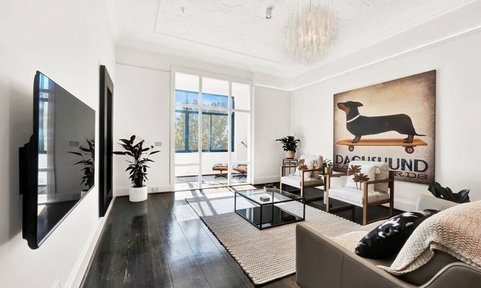 St Kilda Apartment | "Paris End" of St Kilda Apt.