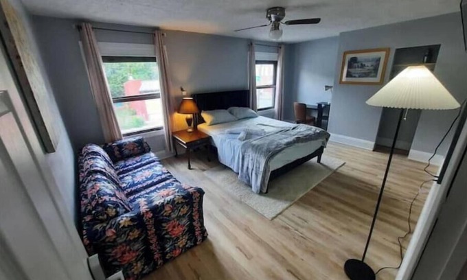 Downtown Columbus Apartment | Paris Suite