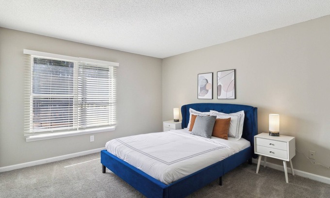 Ellenwood Apartment | Park at London G8 I Spacious 2 Bed 2 Bath