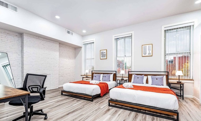 Lafayette Square Apartment | Park Ave Townhome w/parking by CozySuites